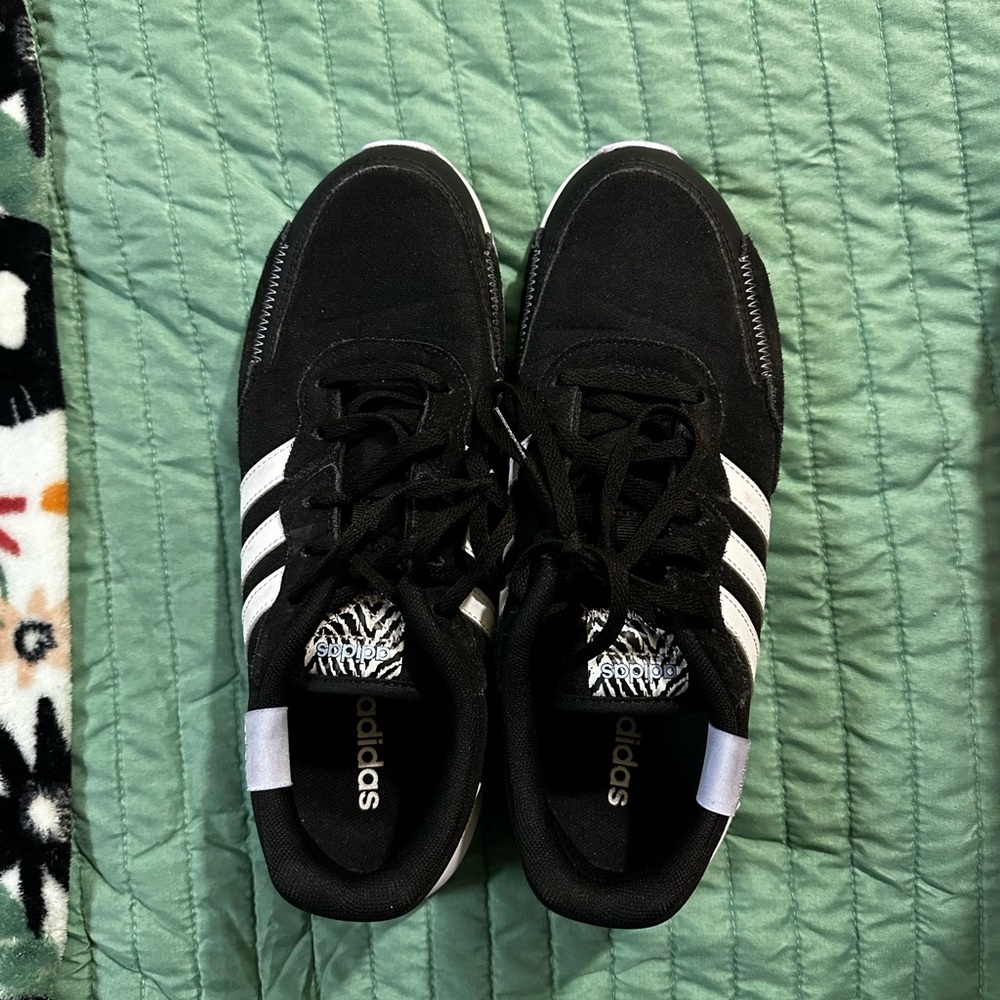 Adidas Sneakers
